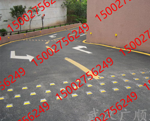 停車場道路熱熔劃線及環(huán)氧地坪工程